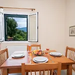 Apartament Maria's *